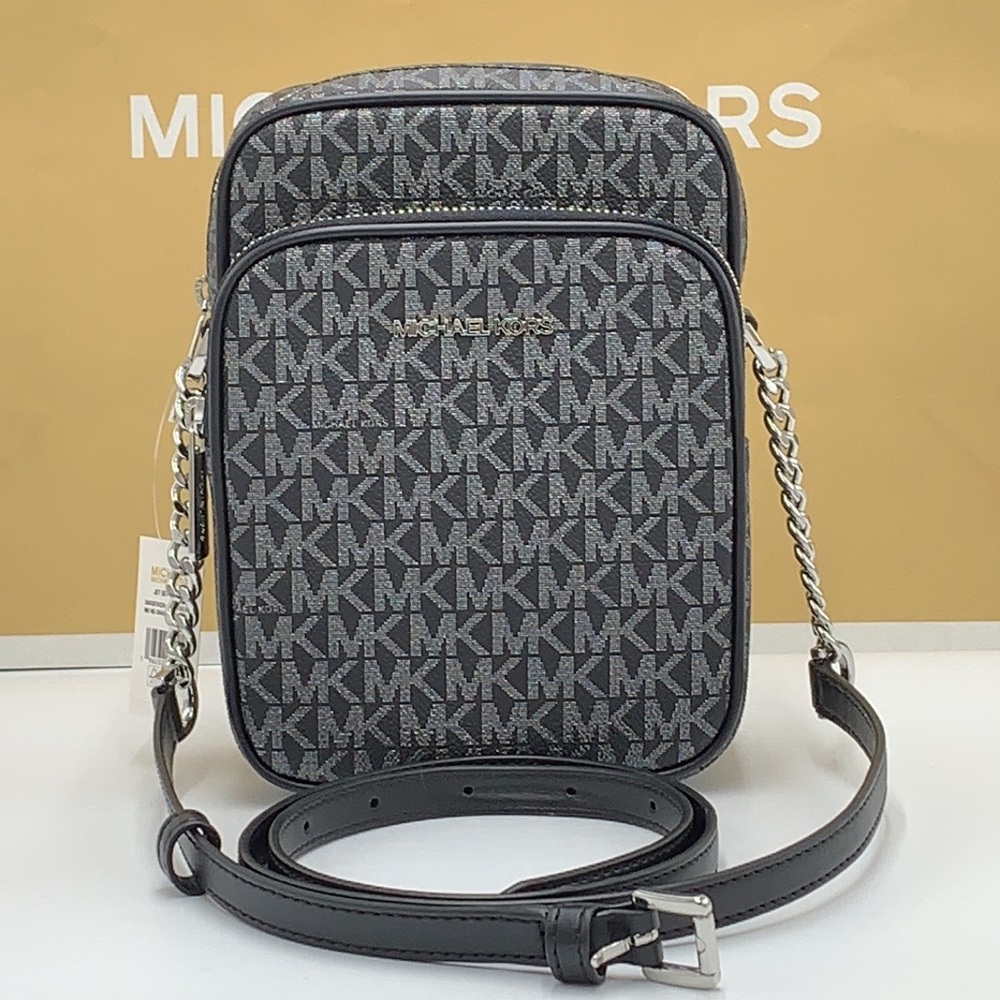 MICHAEL KORS
Jet Set Travel Medium Signature Logo Crossbody Bag
COLOR BLACK - Picture 6 of 15